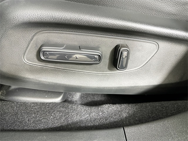 Vehicle image 25 of 26