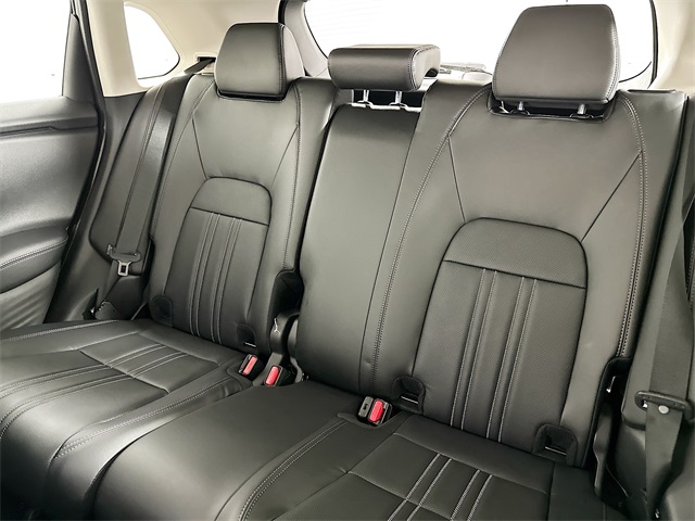 Vehicle image 12 of 26