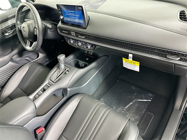 Vehicle image 15 of 26