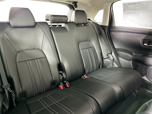 Vehicle image 11 of 26