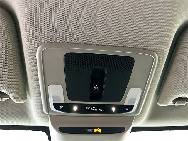 Vehicle image 22 of 26