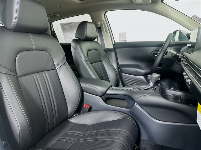 Vehicle image 13 of 24