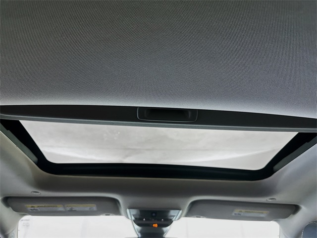 Vehicle image 22 of 24