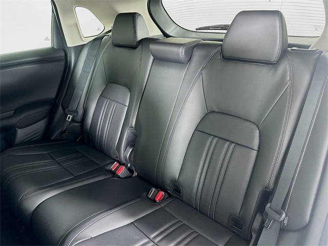 Vehicle image 11 of 24