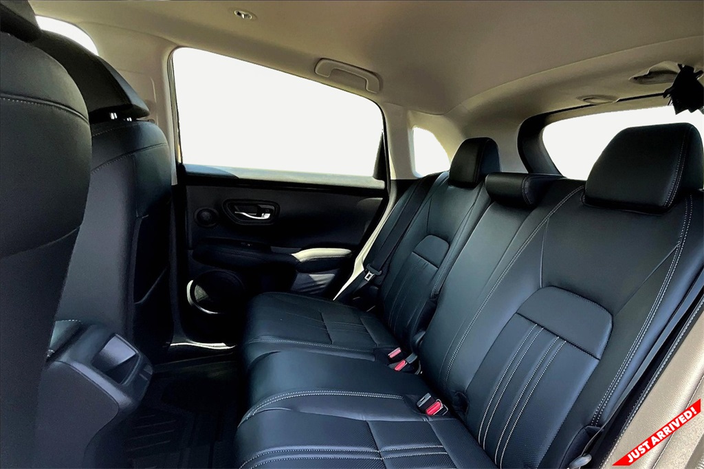 Vehicle image 8 of 12