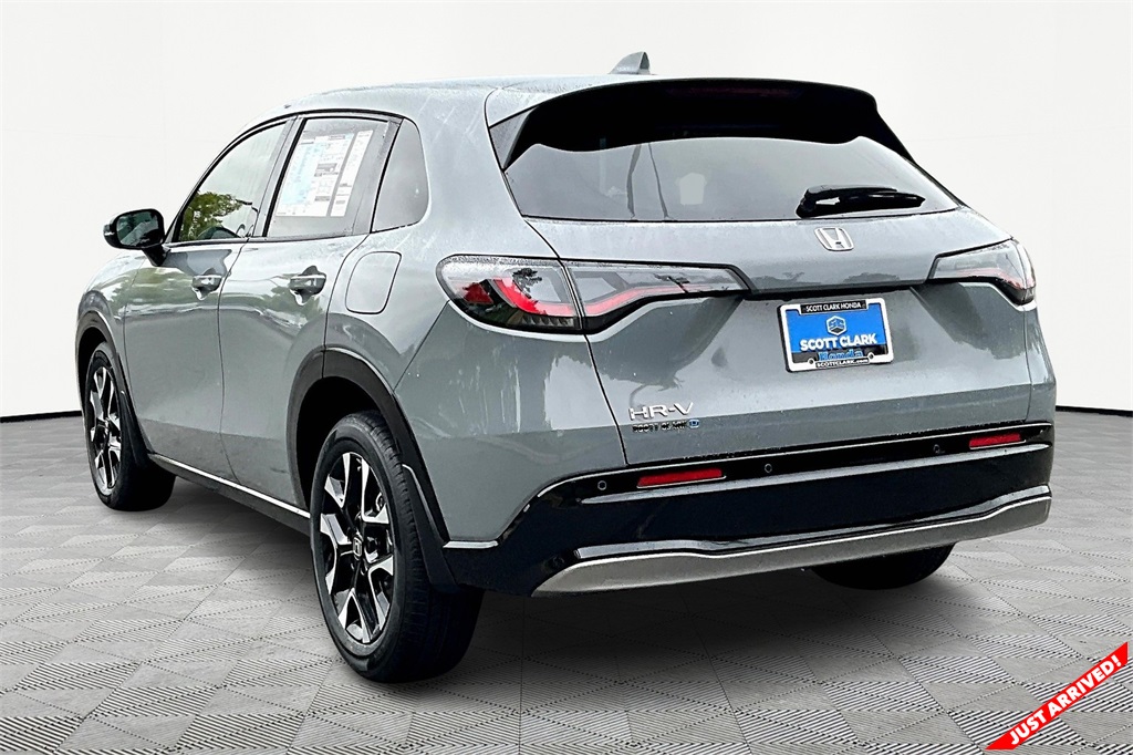Vehicle image 4 of 12