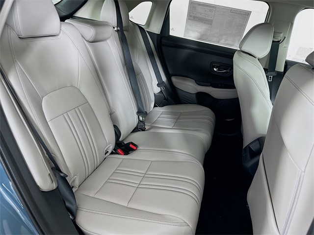 Vehicle image 10 of 28