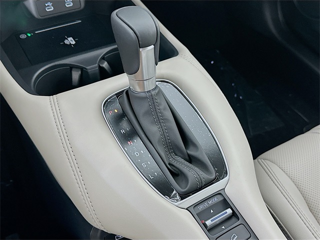 Vehicle image 24 of 28