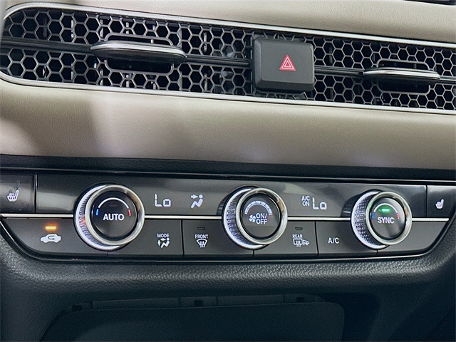 Vehicle image 26 of 28