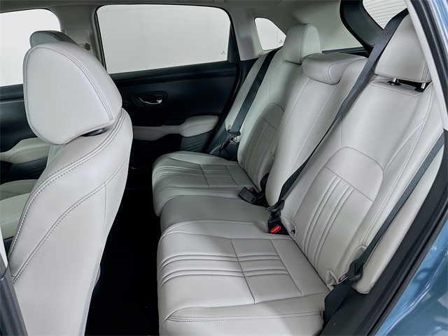 Vehicle image 11 of 28