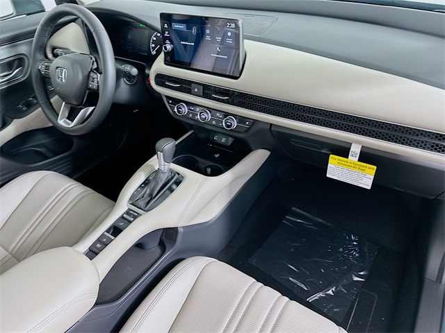 Vehicle image 15 of 28