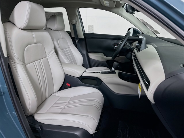Vehicle image 13 of 28