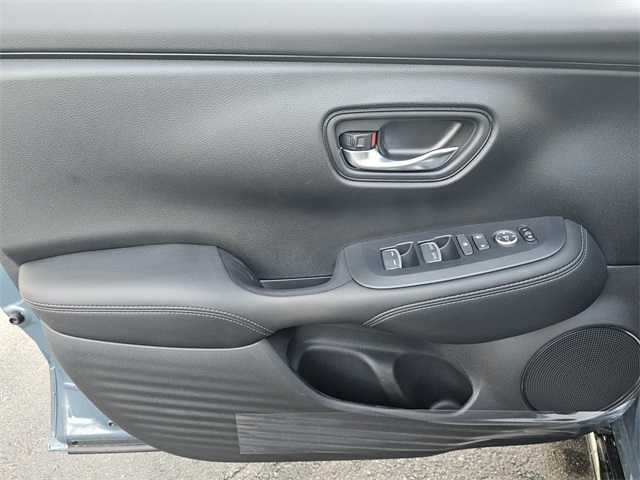 Vehicle image 19 of 23