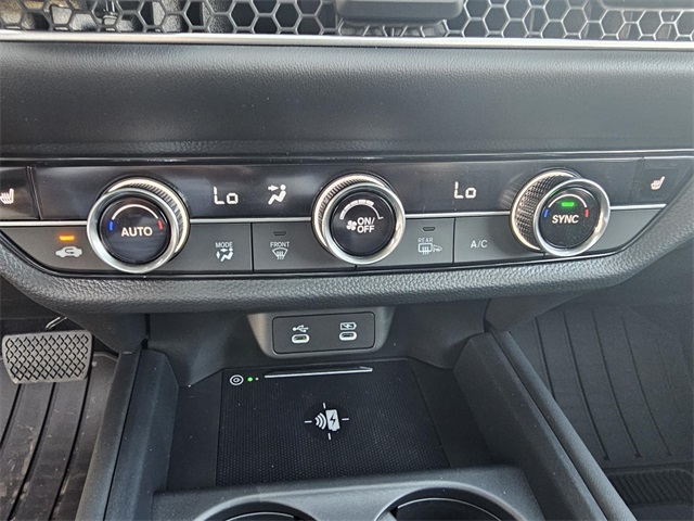 Vehicle image 17 of 23