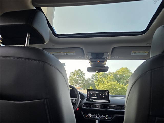 Vehicle image 13 of 23