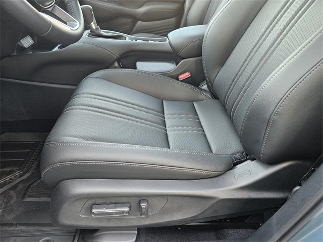 Vehicle image 10 of 23