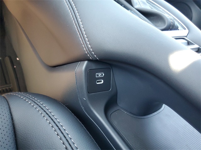 Vehicle image 25 of 31