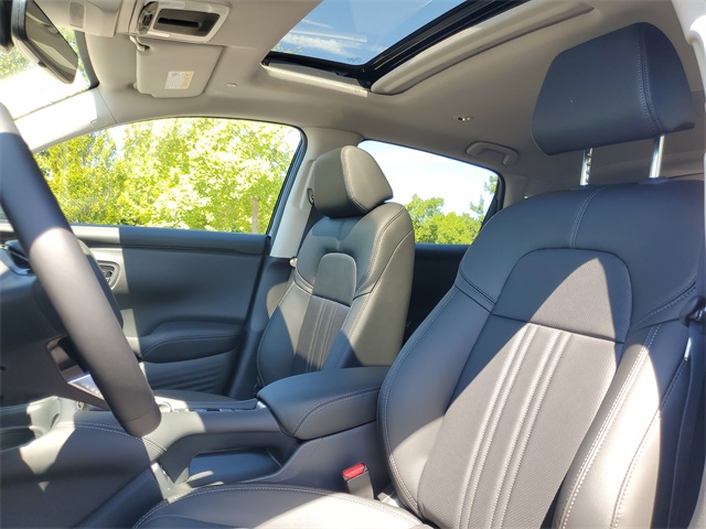 Vehicle image 9 of 31