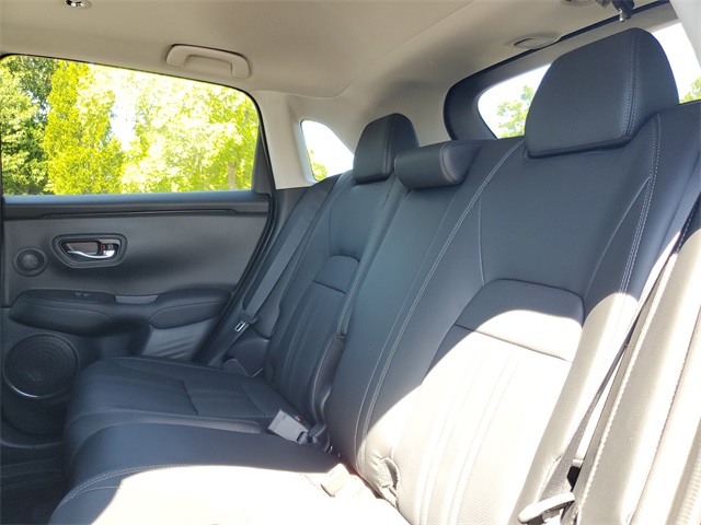 Vehicle image 10 of 31