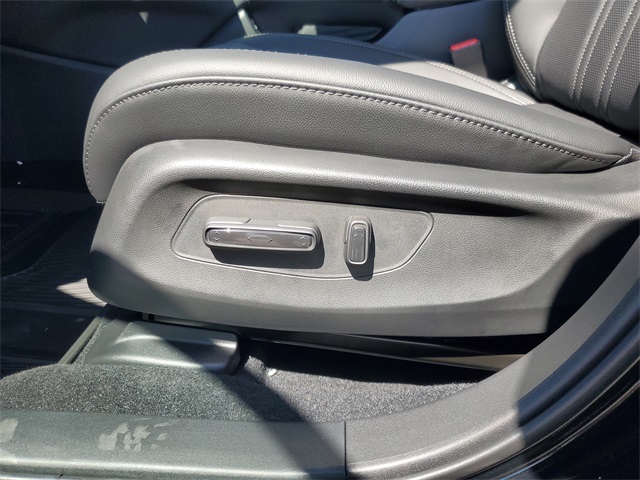 Vehicle image 24 of 31