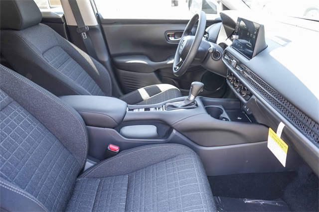 Vehicle image 17 of 35