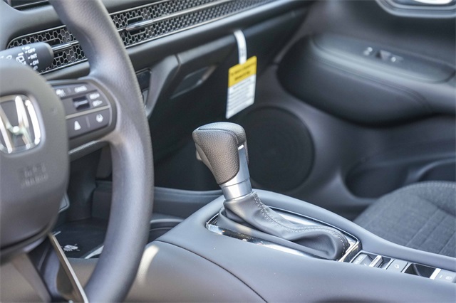 Vehicle image 25 of 35