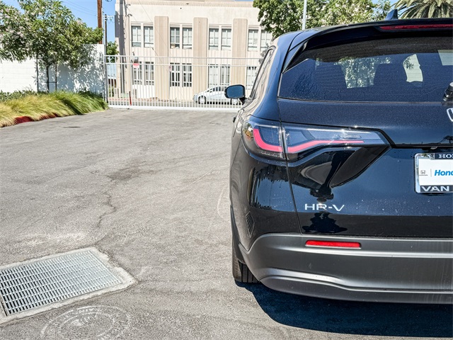 Vehicle image 9 of 35