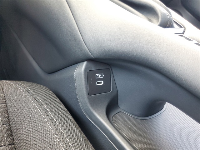Vehicle image 23 of 31