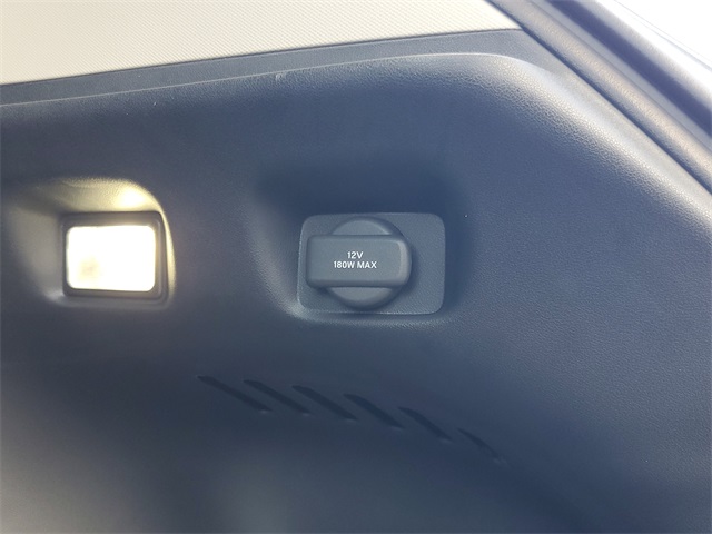 Vehicle image 27 of 31