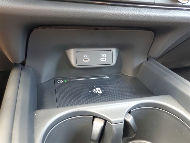Vehicle image 24 of 31