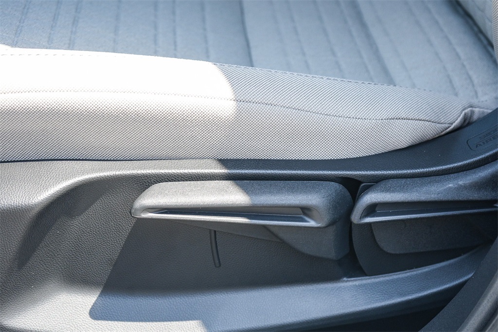 Vehicle image 10 of 27