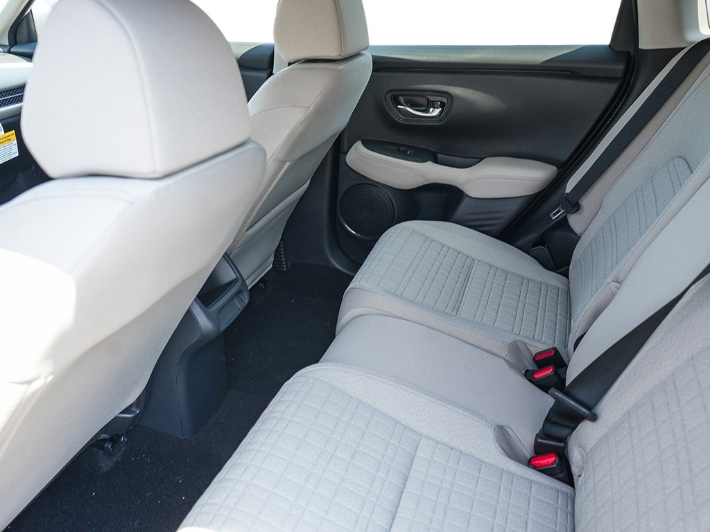 Vehicle image 19 of 27