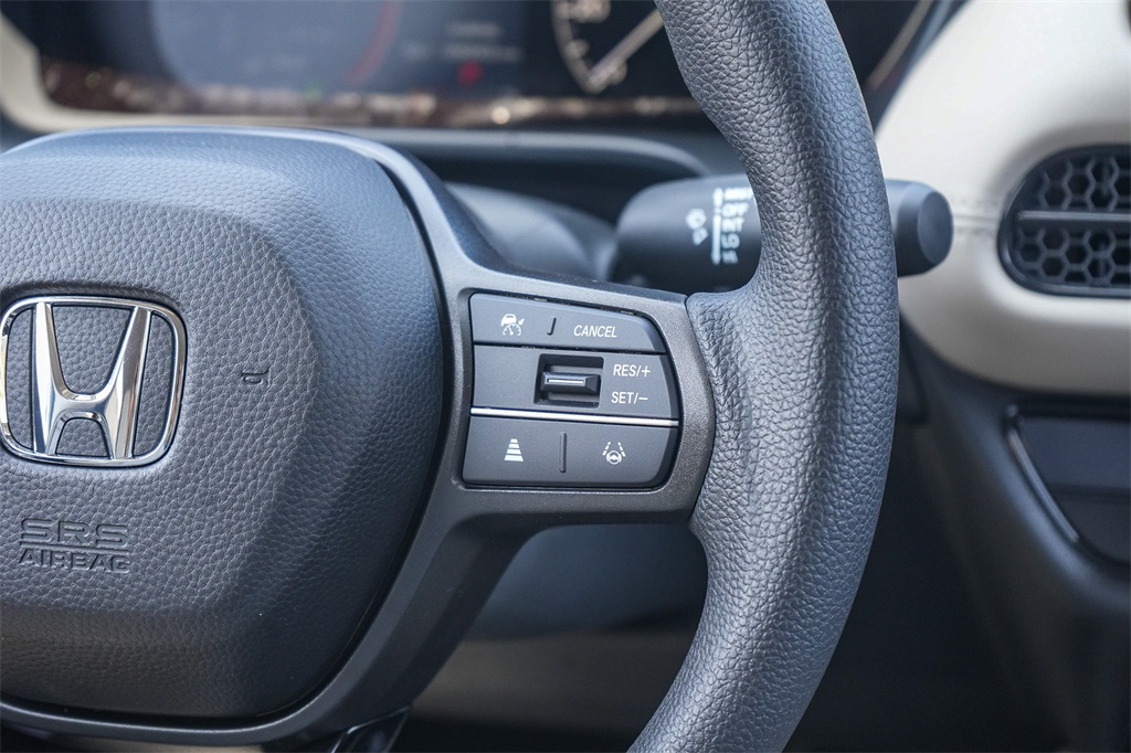 Vehicle image 13 of 27
