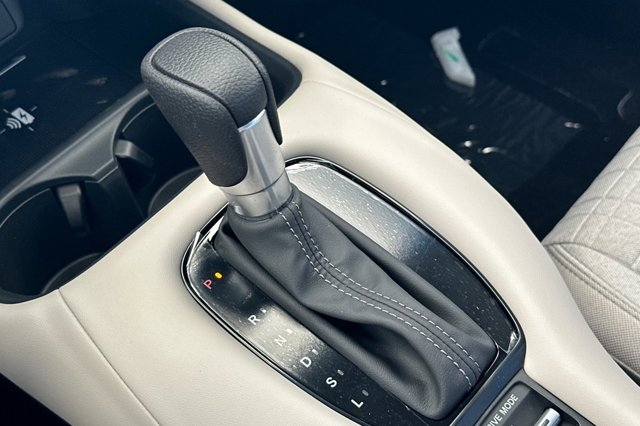 Vehicle image 19 of 33