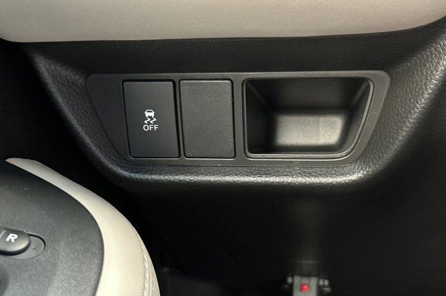 Vehicle image 29 of 33
