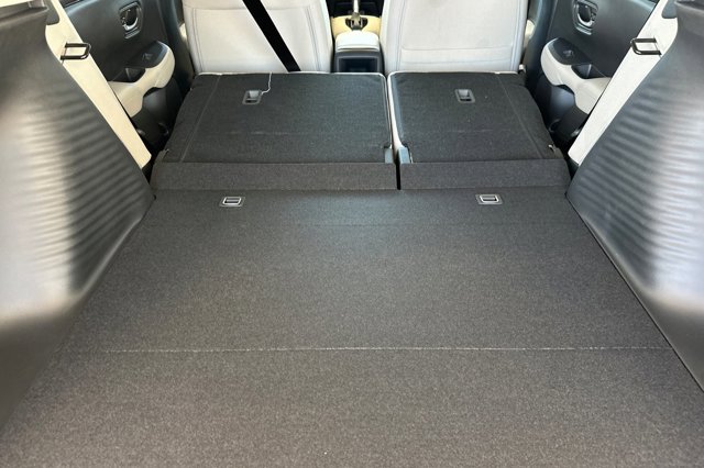 Vehicle image 11 of 33