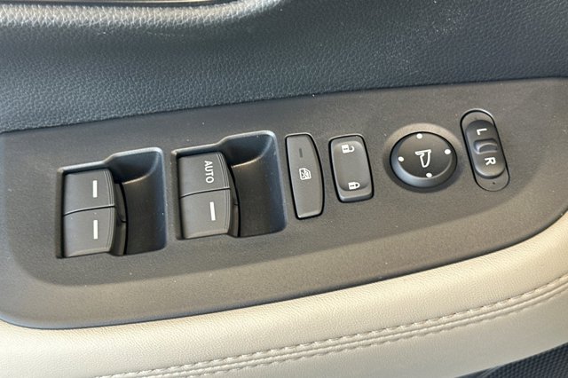 Vehicle image 22 of 33