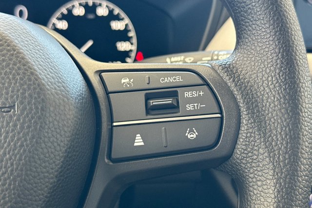 Vehicle image 31 of 33