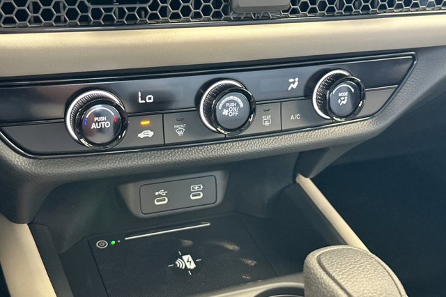 Vehicle image 27 of 33