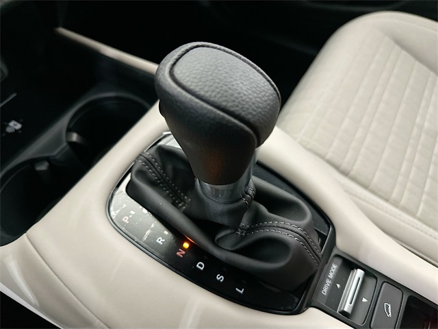Vehicle image 21 of 23
