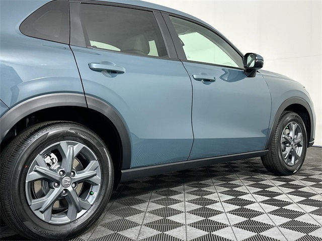 Vehicle image 5 of 23