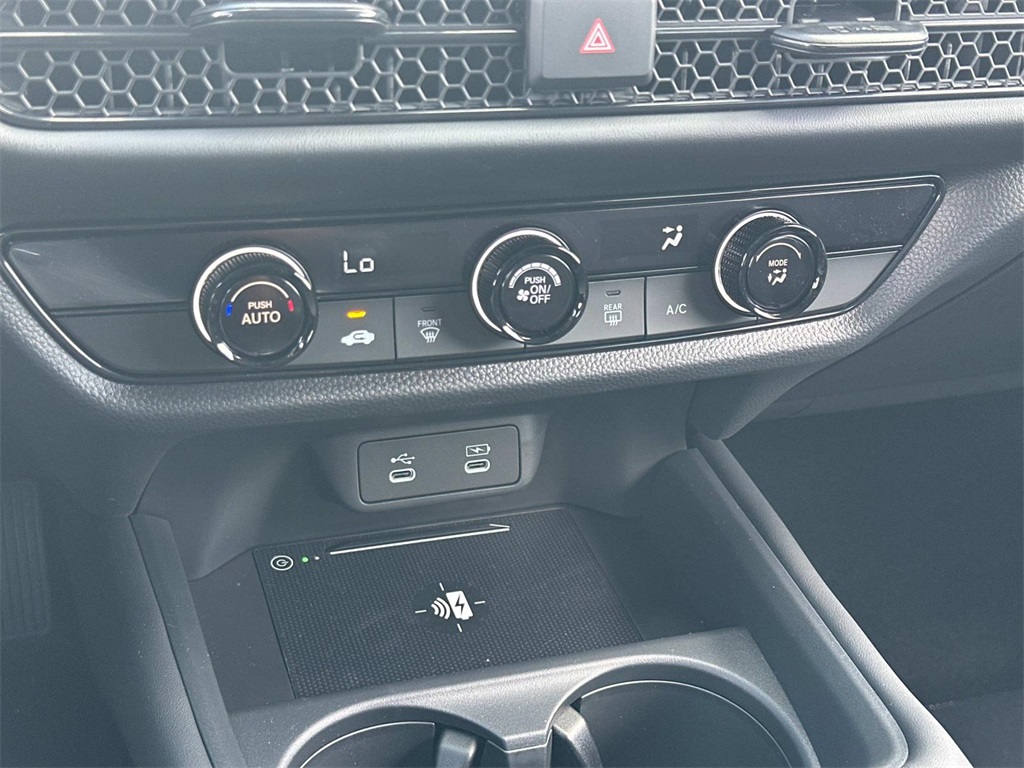 Vehicle image 14 of 18