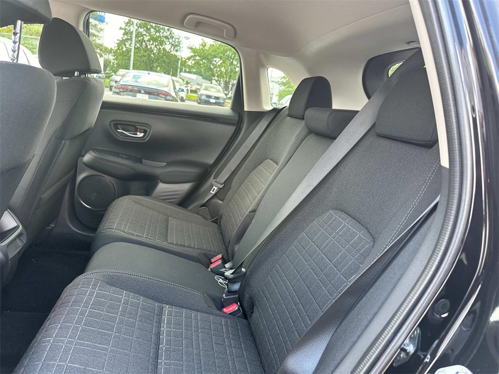 Vehicle image 9 of 18