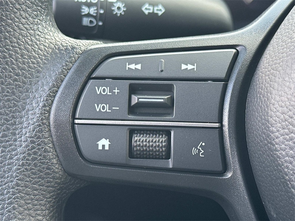 Vehicle image 16 of 18