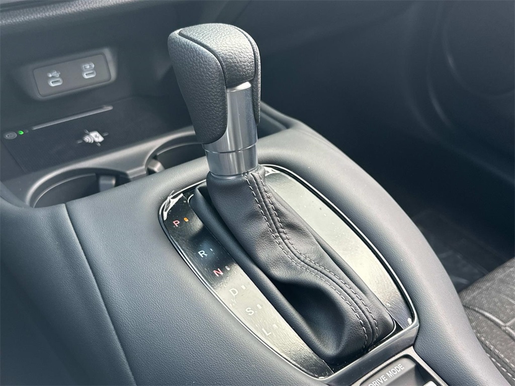 Vehicle image 15 of 18