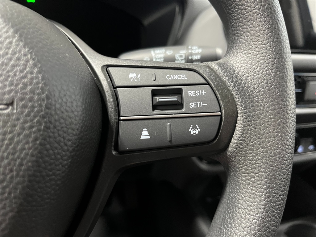 Vehicle image 17 of 20