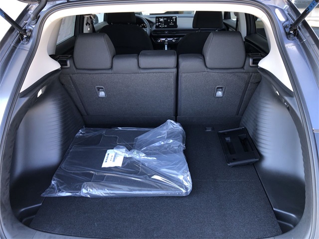 Vehicle image 8 of 14