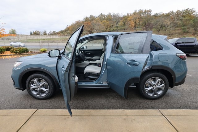 2026 Honda HR-V LX Image 16 of 39