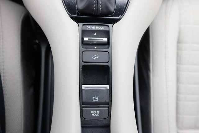 2026 Honda HR-V LX Image 32 of 39