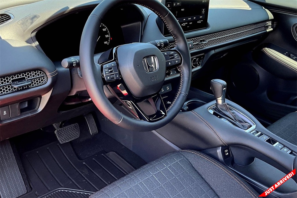 Vehicle image 10 of 12